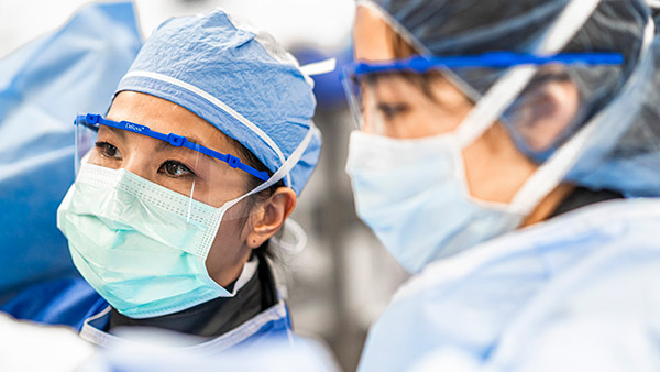 Two Cleveland Clinic doctors in surgery.